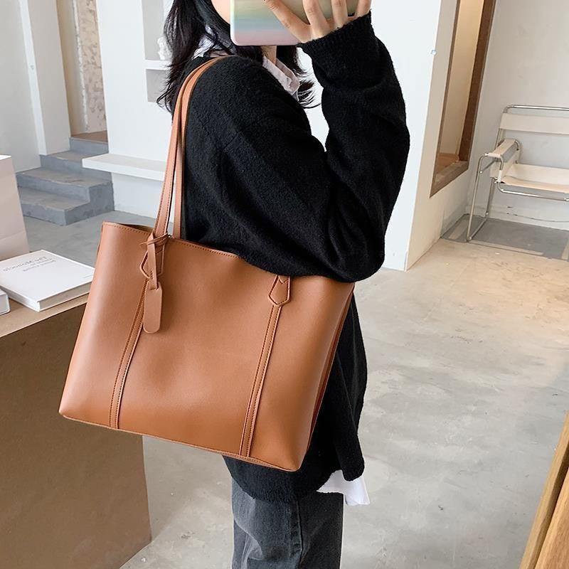 Bolso de mano de cuero suave de gran capacidad